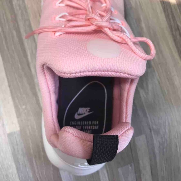 NWT  Nike Presto Fly Storm Pink W AUTHENTIC - Picture 7 of 8